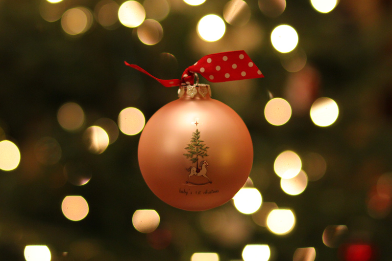 Illustration for article titled 24 Photographs Of Your Most Treasured Ornaments